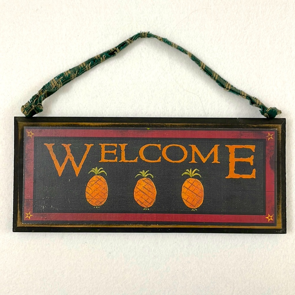 Welcome farmhouse wood pineapple sign